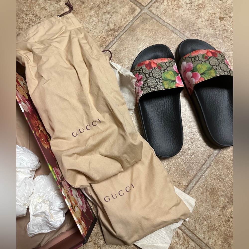 GUCCI FLOWERS SIZE 6